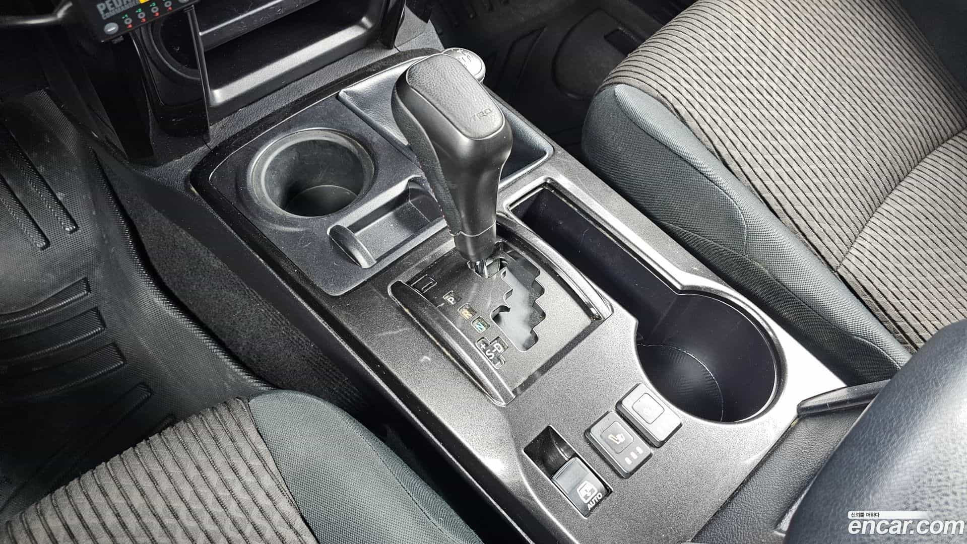 4Runner Toyota 2015.10-INNER-009