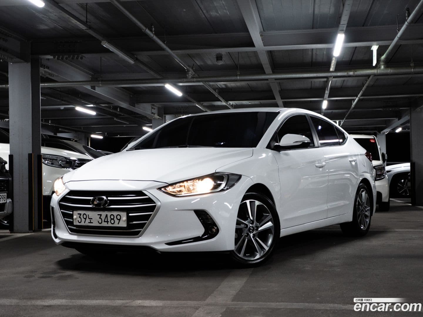 Main__Slider__Photo:AVANTE Hyundai 2017.1-0