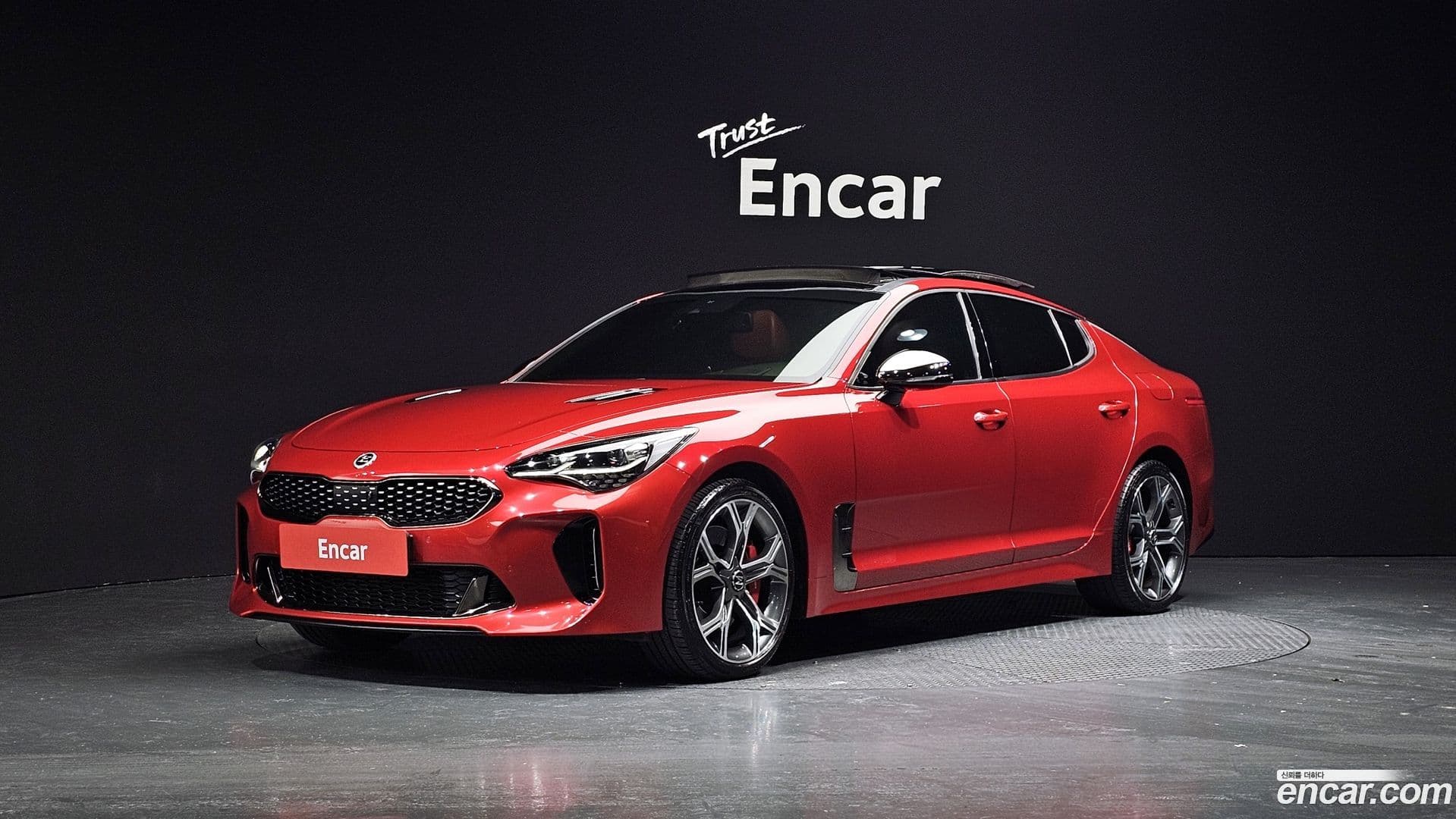 Main__Slider__Photo:Stinger Kia 2019.7-0