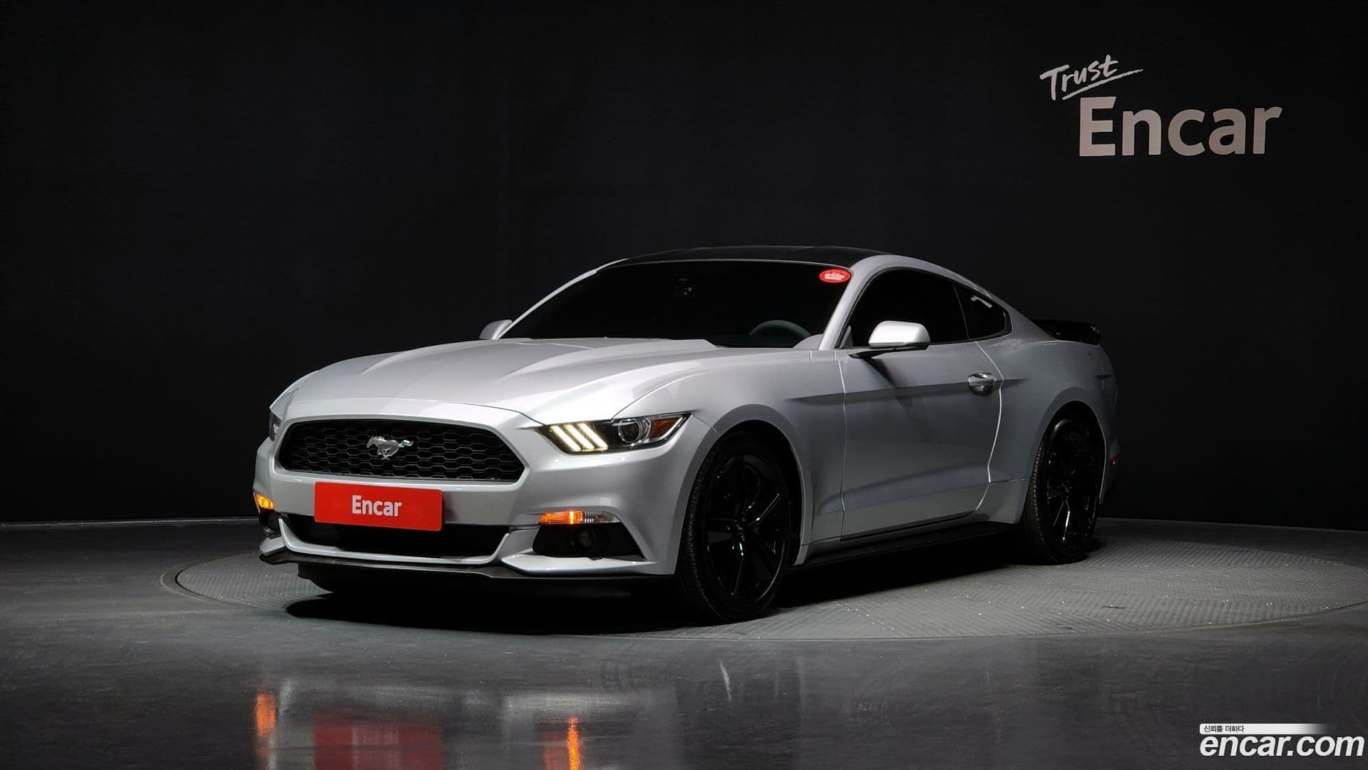 Main__Slider__Photo:Mustang Ford 2017.9-0