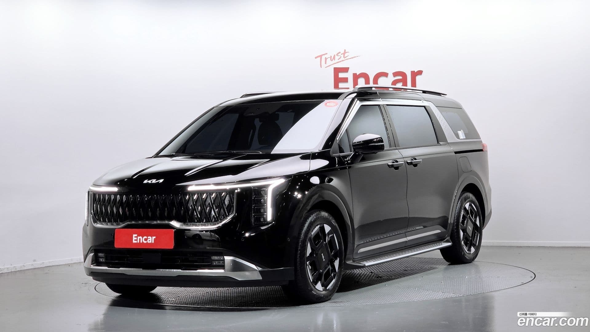 Main__Slider__Photo:Canival Kia 2025.4-0