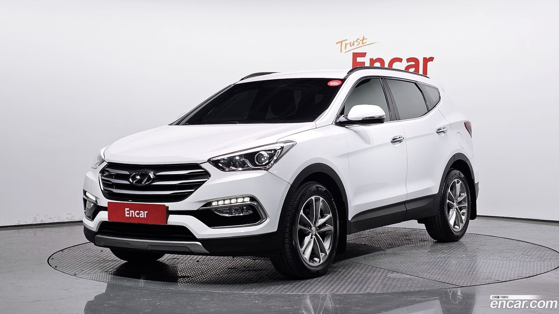 Main__Slider__Photo:Santafe Hyundai 2016.3-0