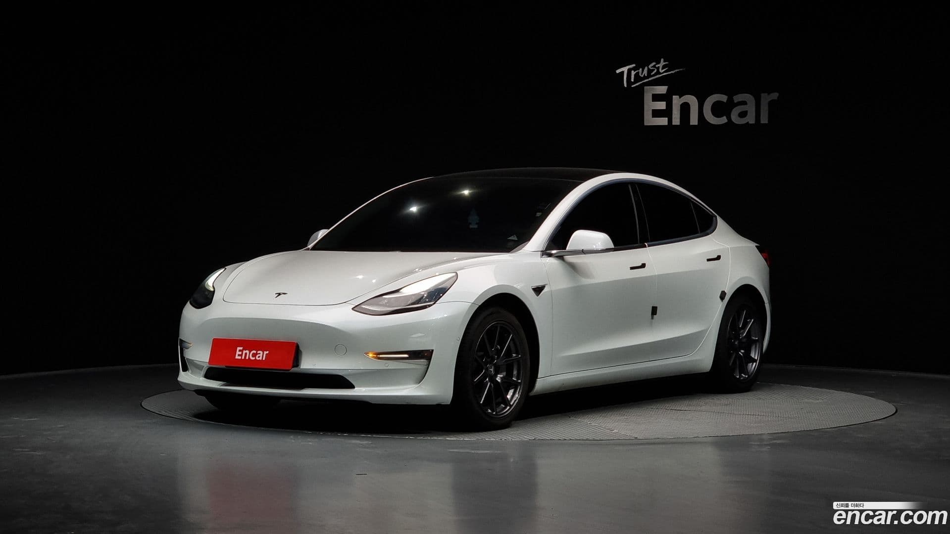 Main__Slider__Photo:Model 3 Tesla 2020.2-0
