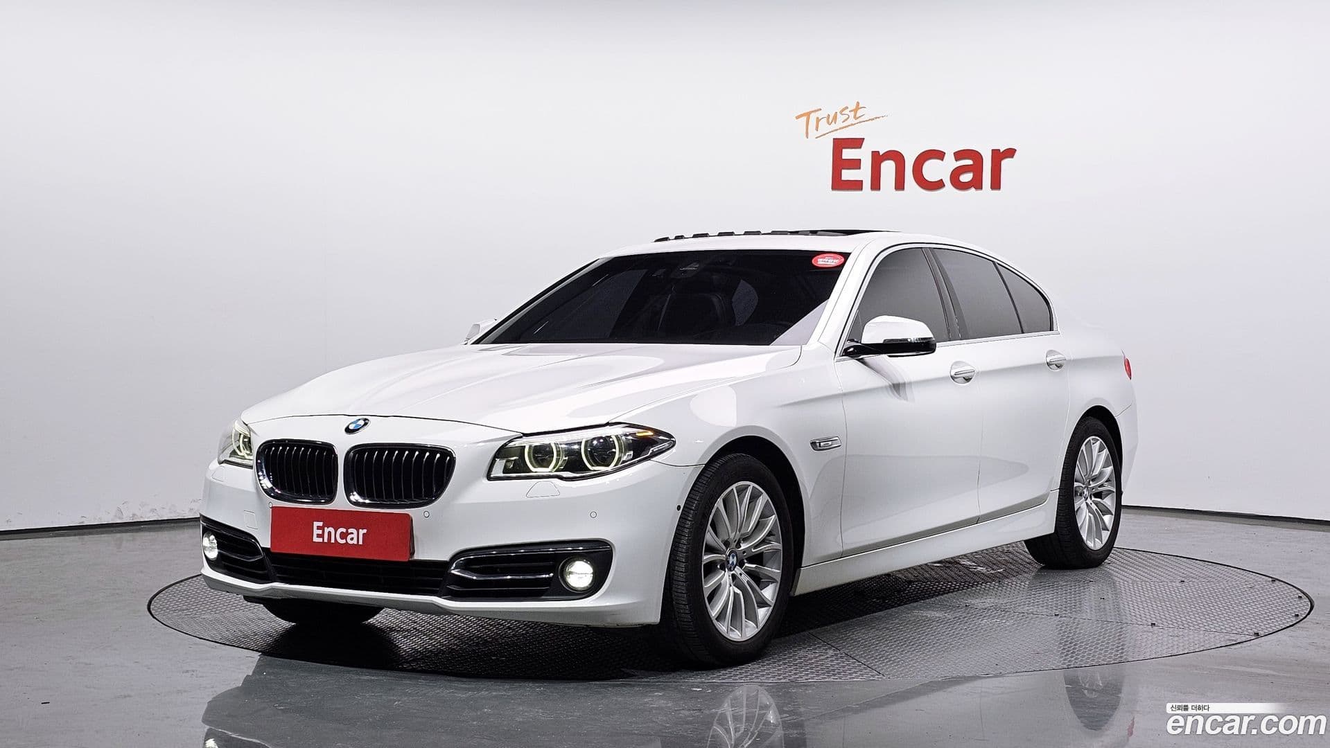 Main__Slider__Photo:5-Series BMW 2016.0-0