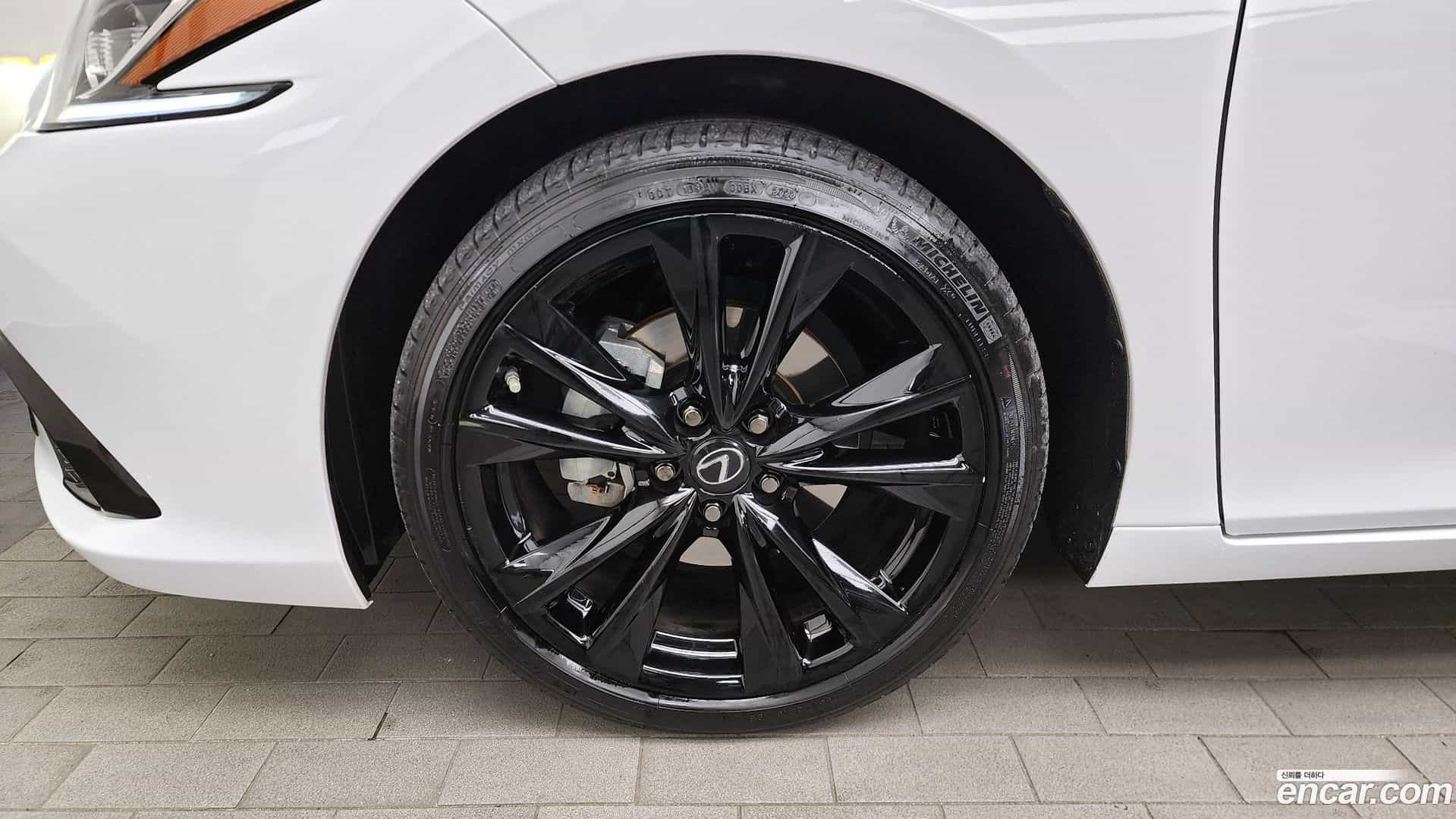 ES Lexus 2024.0-OUTER-005