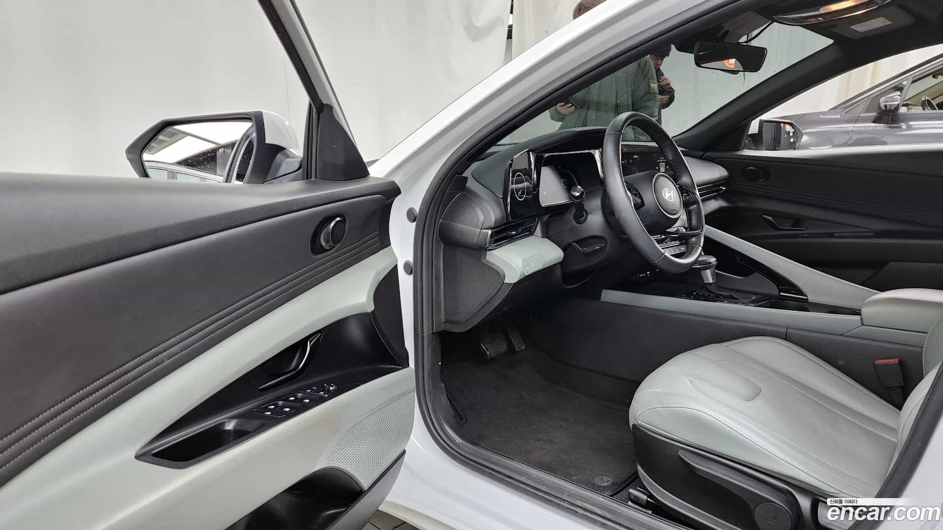 AVANTE Hyundai 2023.10-INNER-010