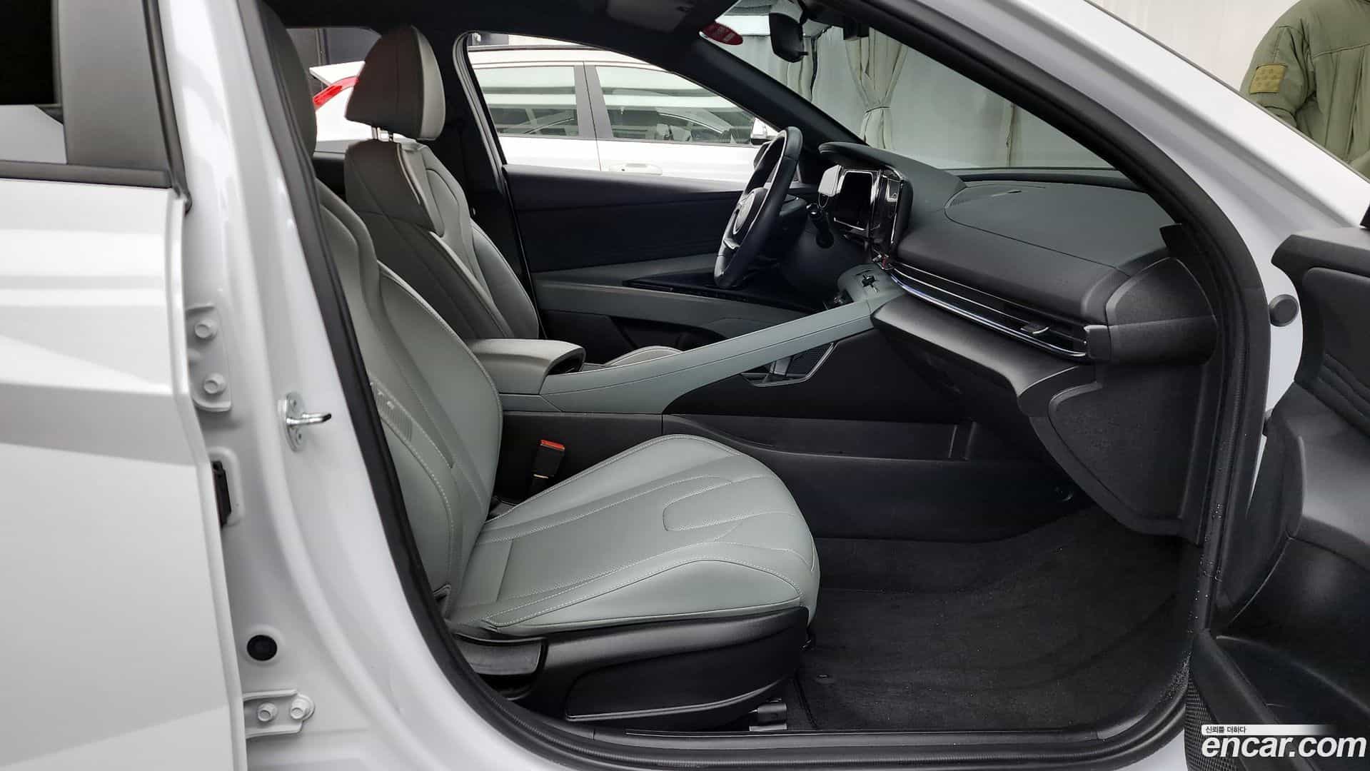 AVANTE Hyundai 2023.10-OPTION-015