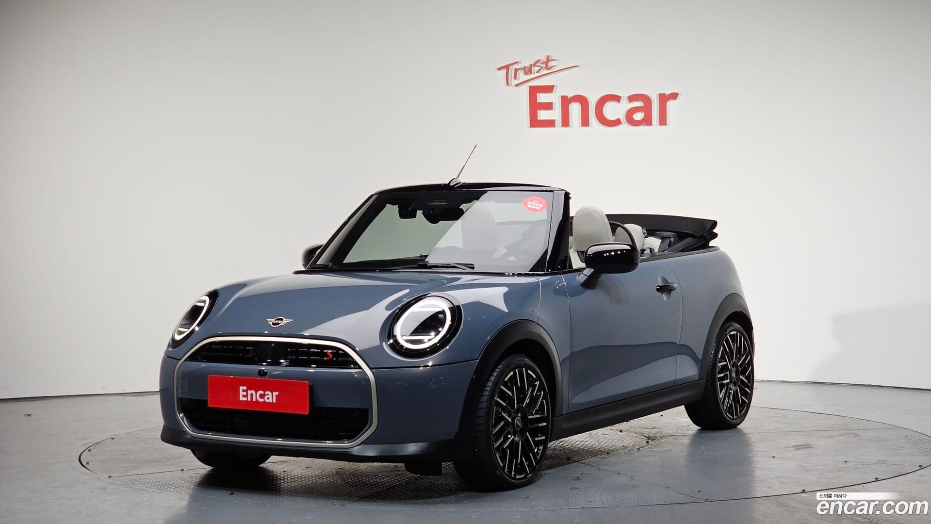 Main__Slider__Photo:Cooper Convertible Mini 2025.4-0