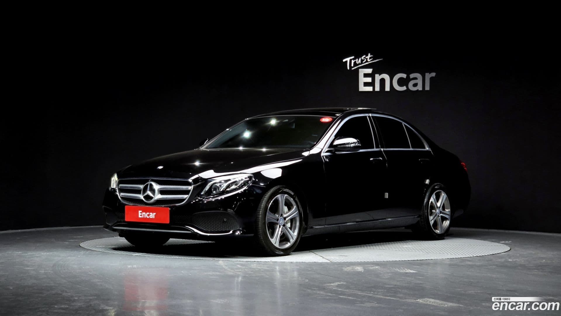 Main__Slider__Photo:E-Class Mercedes-Benz 2016.10-0