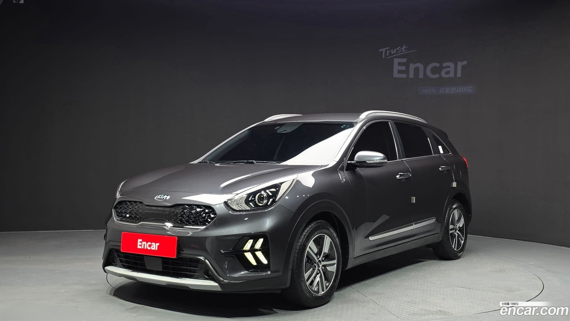 Main__Slider__Photo:Niro Kia 2019.11-0
