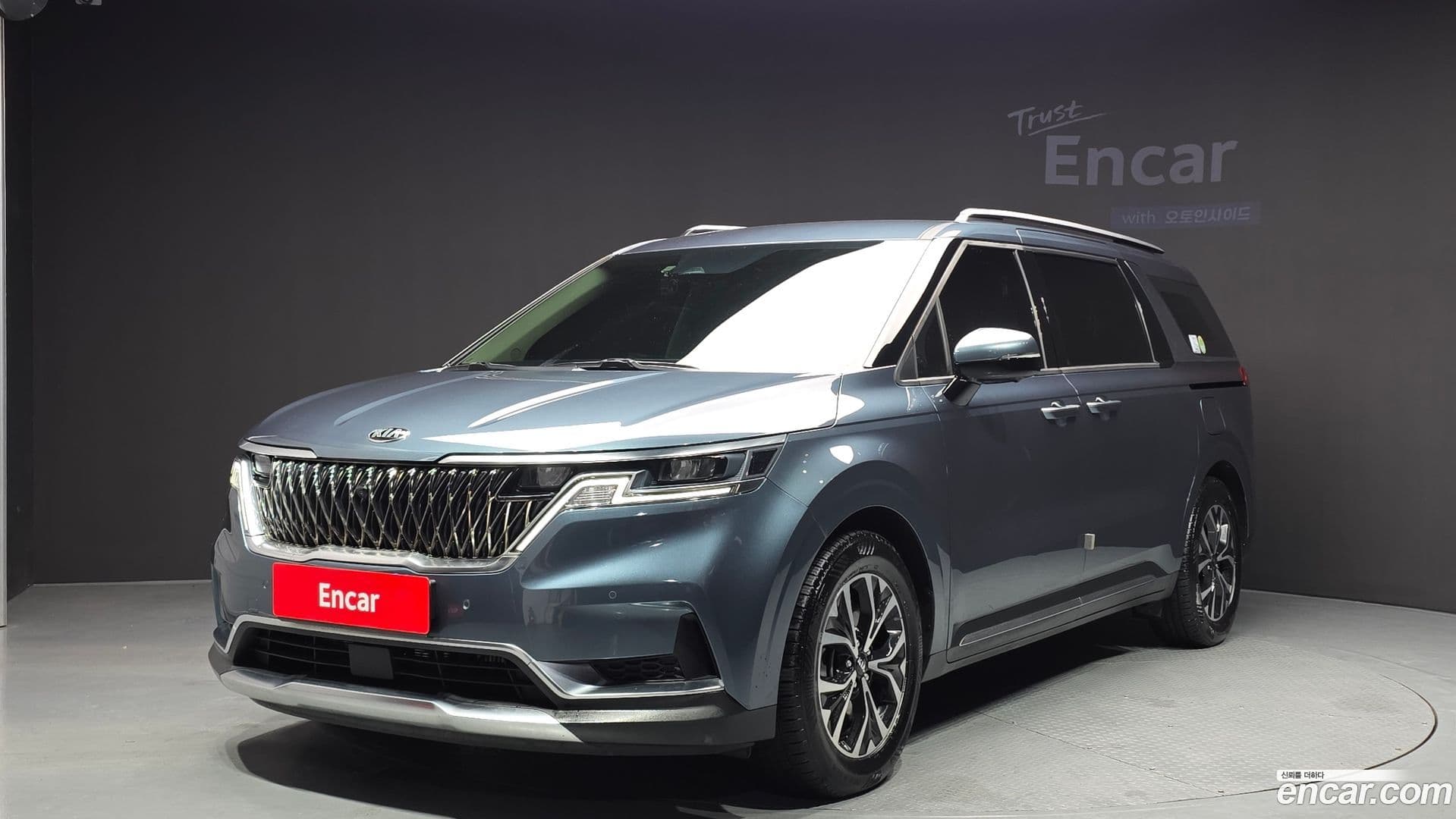 Main__Slider__Photo:Canival Kia 2021.1-0
