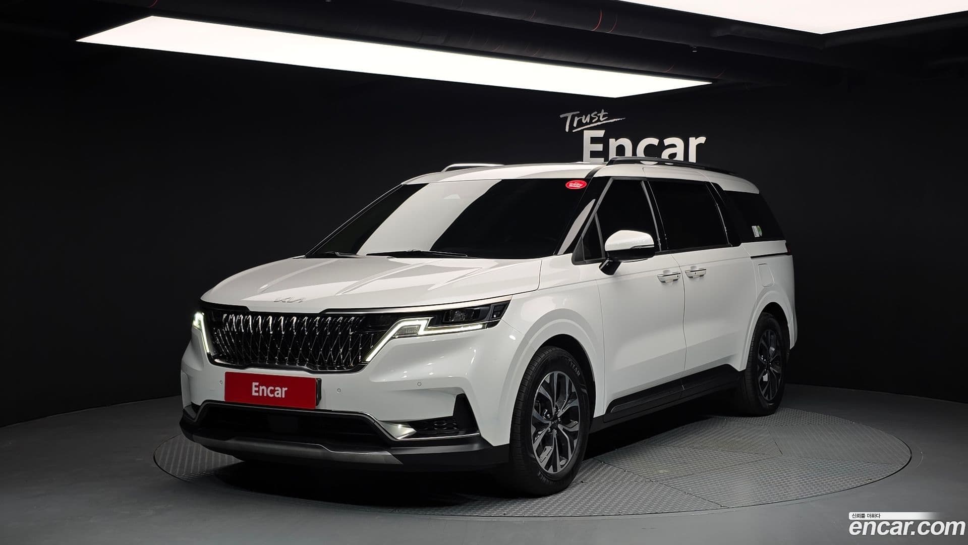 Main__Slider__Photo:Canival Kia 2023.4-0
