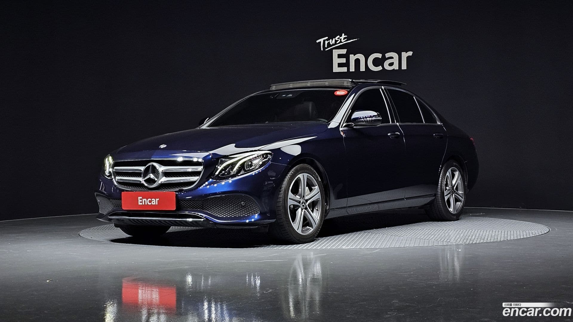 Main__Slider__Photo:E-Class Mercedes-Benz 2019.9-0
