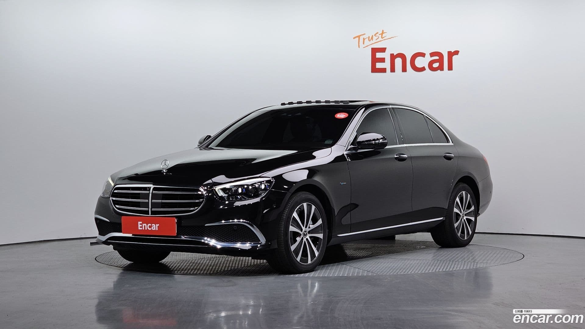 Main__Slider__Photo:E-Class Mercedes-Benz 2020.11-0