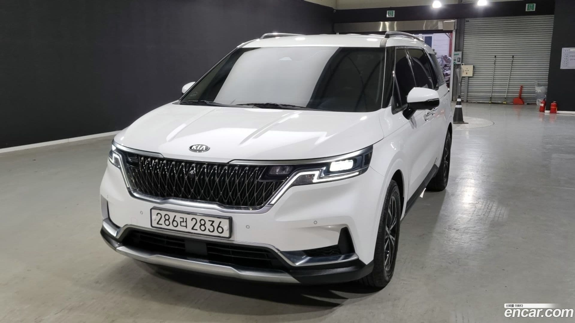 Main__Slider__Photo:Canival Kia 2021.1-0