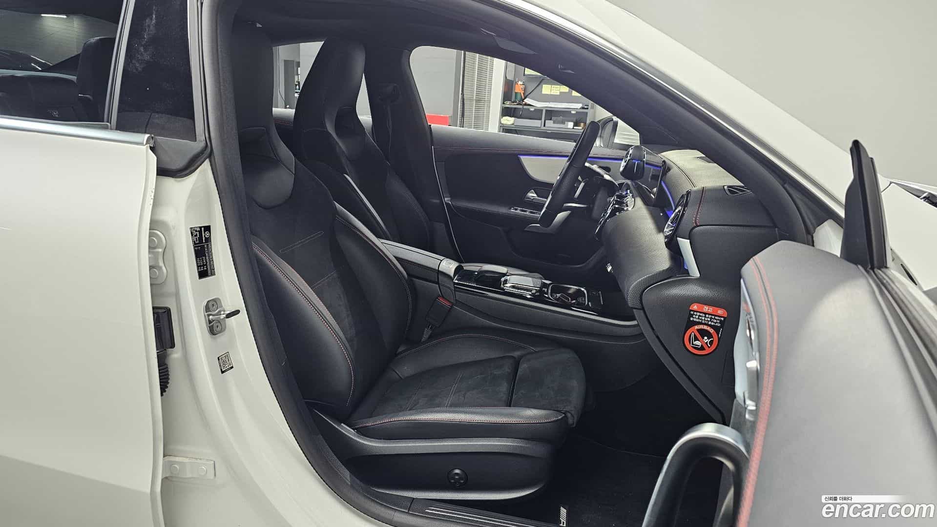 CLA-Class Mercedes-Benz 2023.1-INNER-010