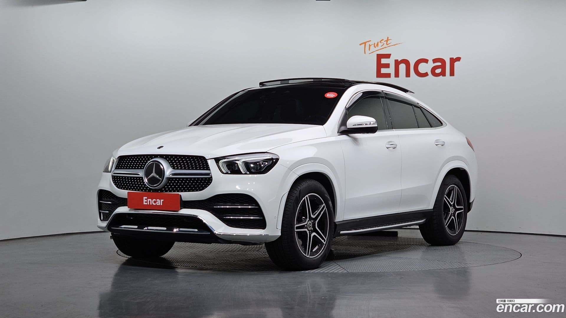 Main__Slider__Photo:GLE-Class Mercedes-Benz 2021.1-0