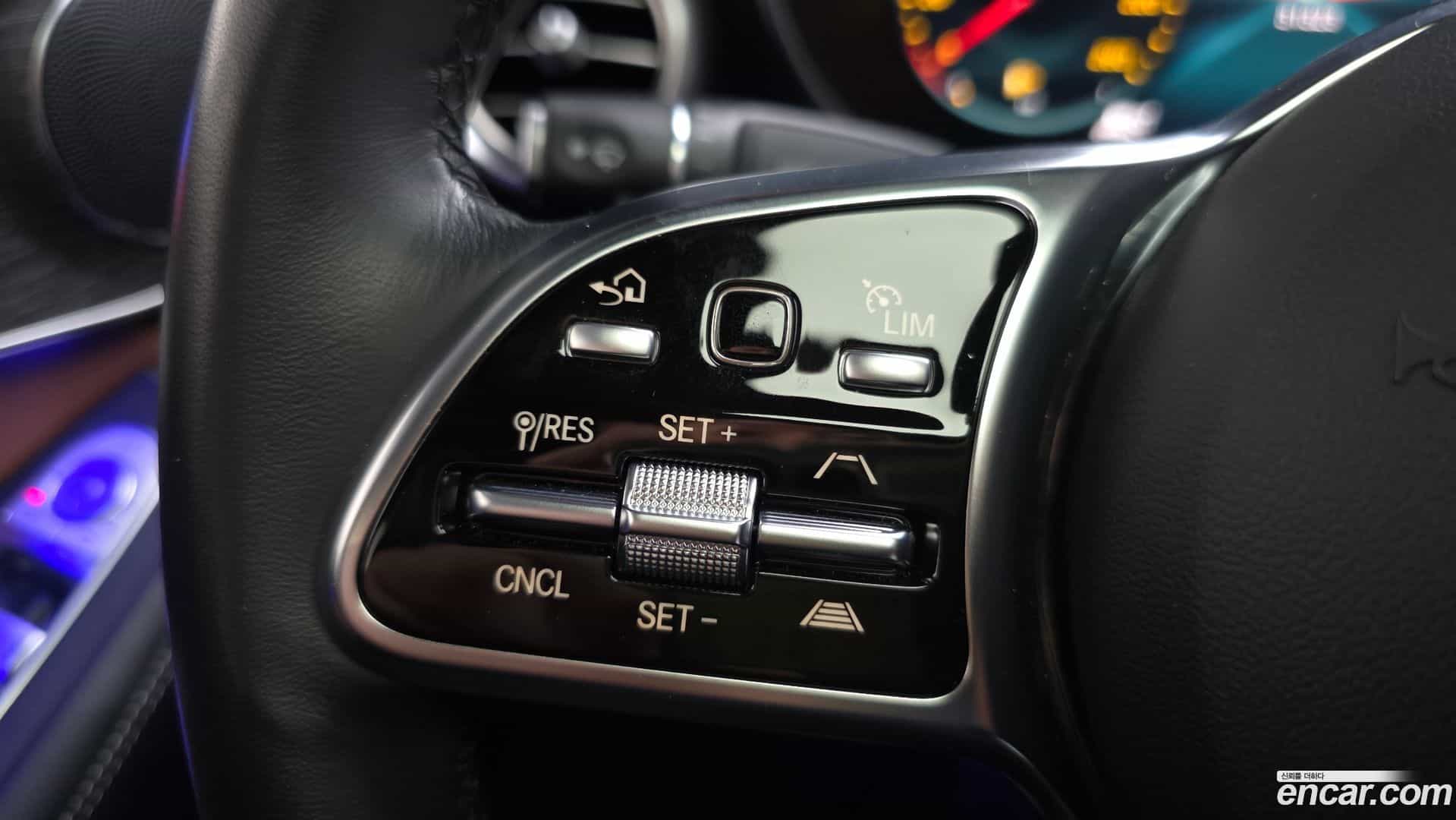 GLC-Class Mercedes-Benz 2023.1-OPTION-022