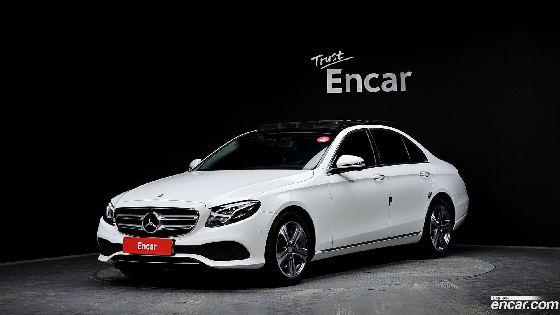 Main__Slider__Photo:E-Class Mercedes-Benz 2017.2-0