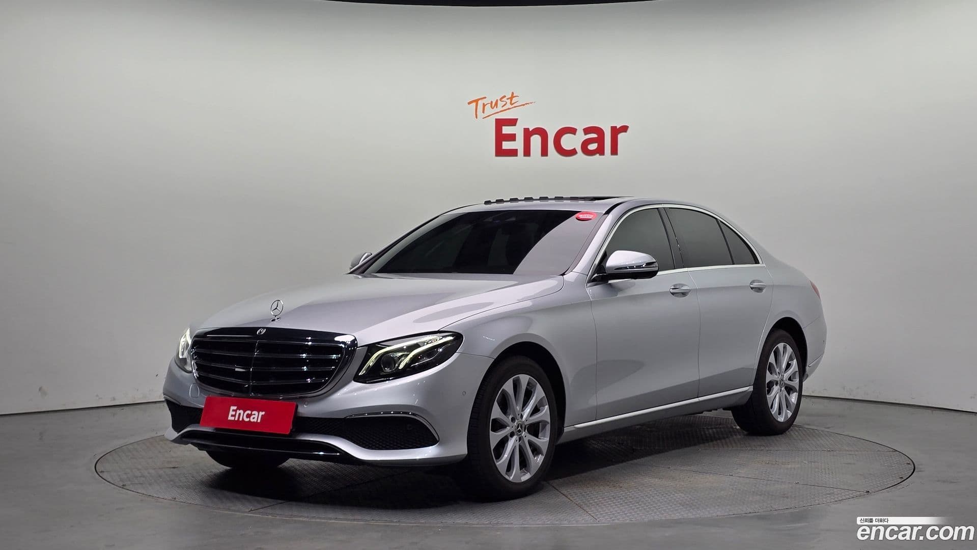 Main__Slider__Photo:E-Class Mercedes-Benz 2020.2-0