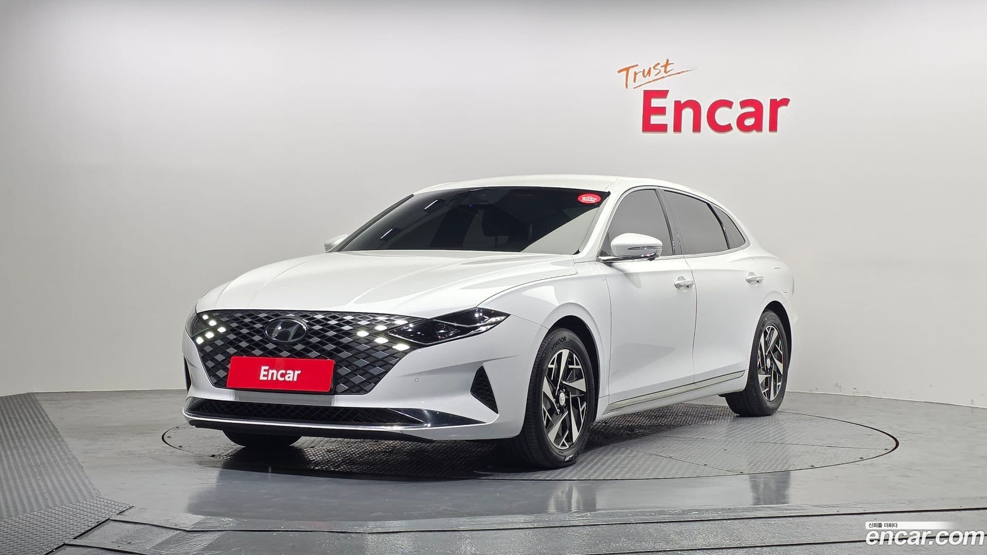 Main__Slider__Photo:Grandeur Hyundai 2021.9-0
