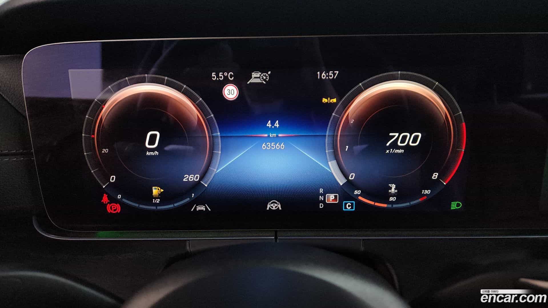 E-Class Mercedes-Benz 2022.9-INNER-008