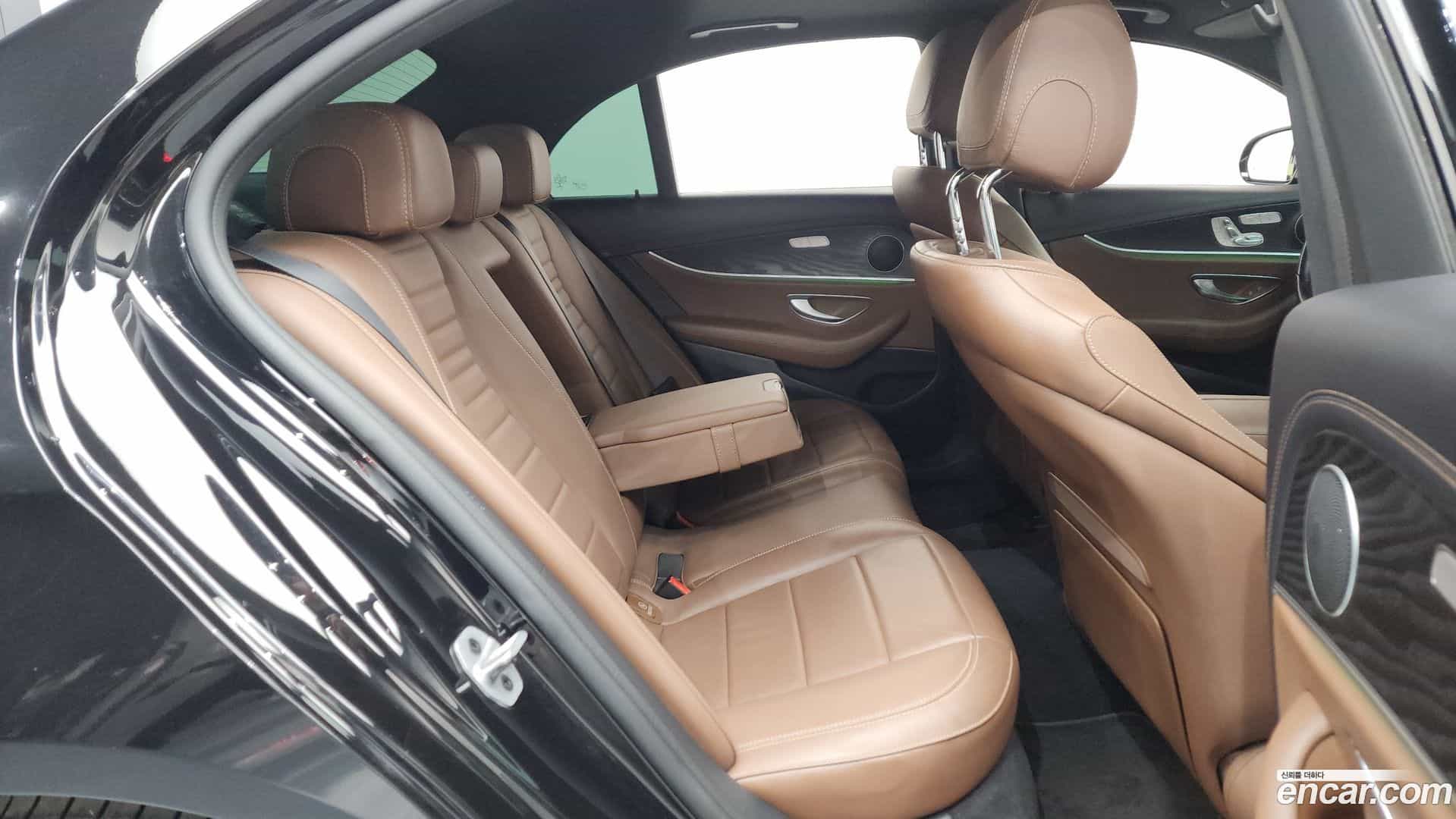 E-Class Mercedes-Benz 2022.9-OPTION-016