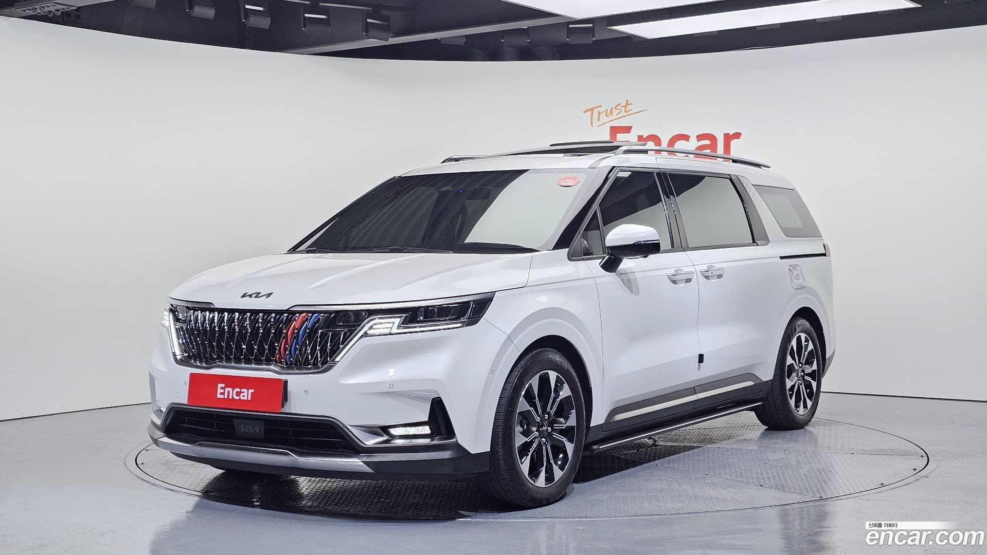 Main__Slider__Photo:Canival Kia 2023.2-0