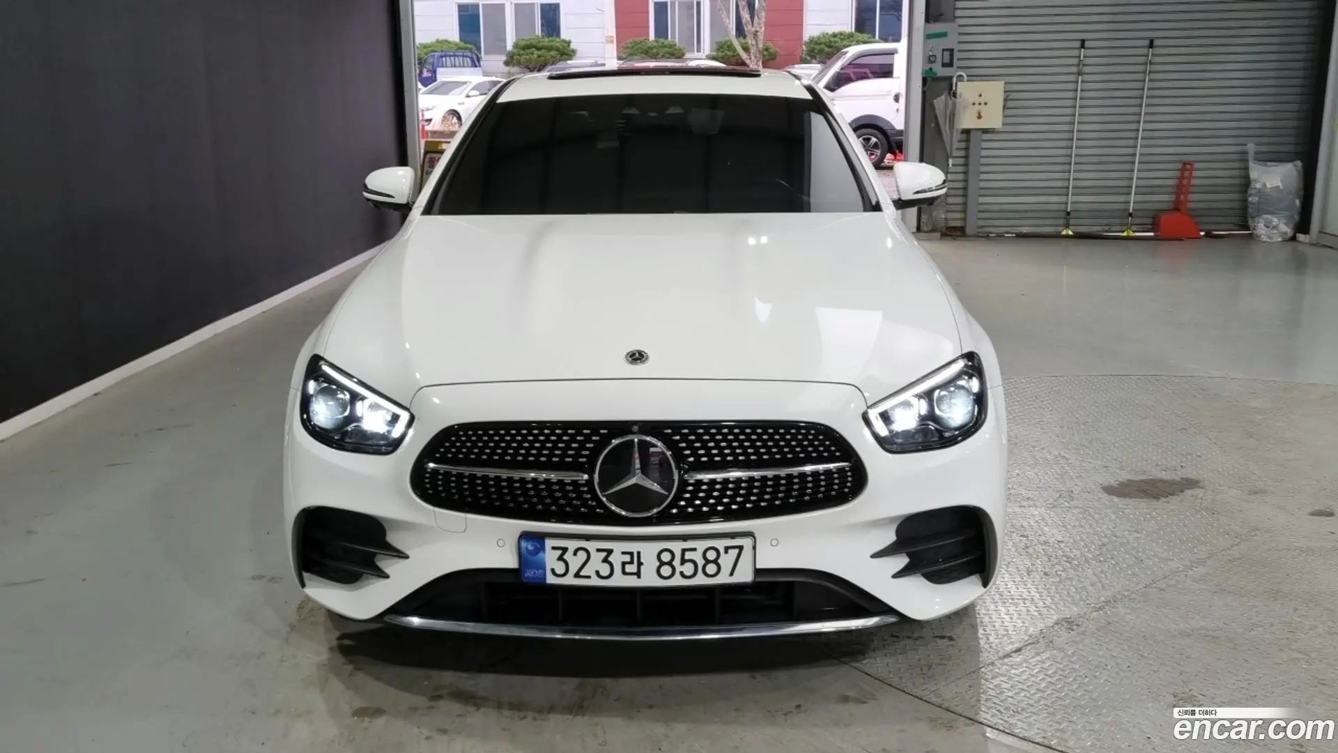 Main__Slider__Photo:E-Class Mercedes-Benz 2022.8-0