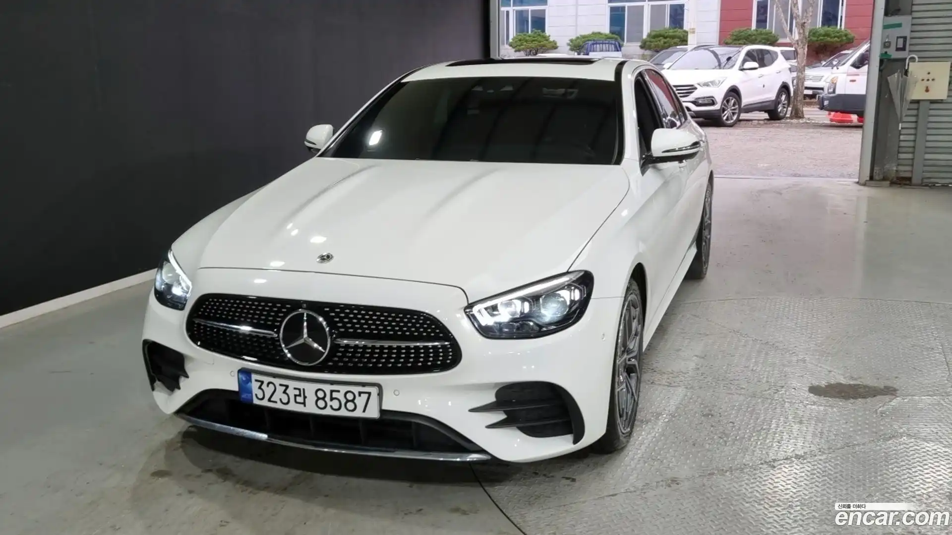 E-Class Mercedes-Benz 2022.8-OUTER-002