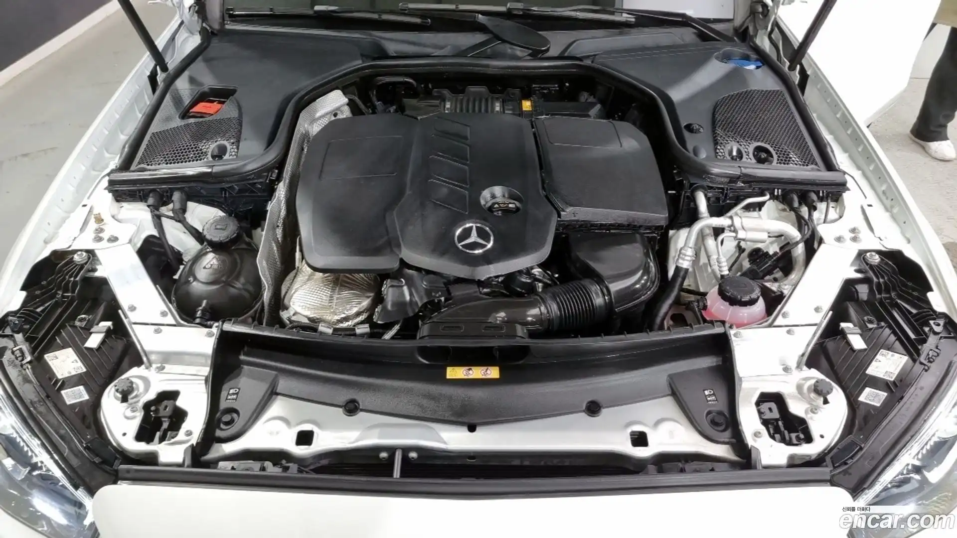 E-Class Mercedes-Benz 2022.8-OUTER-006