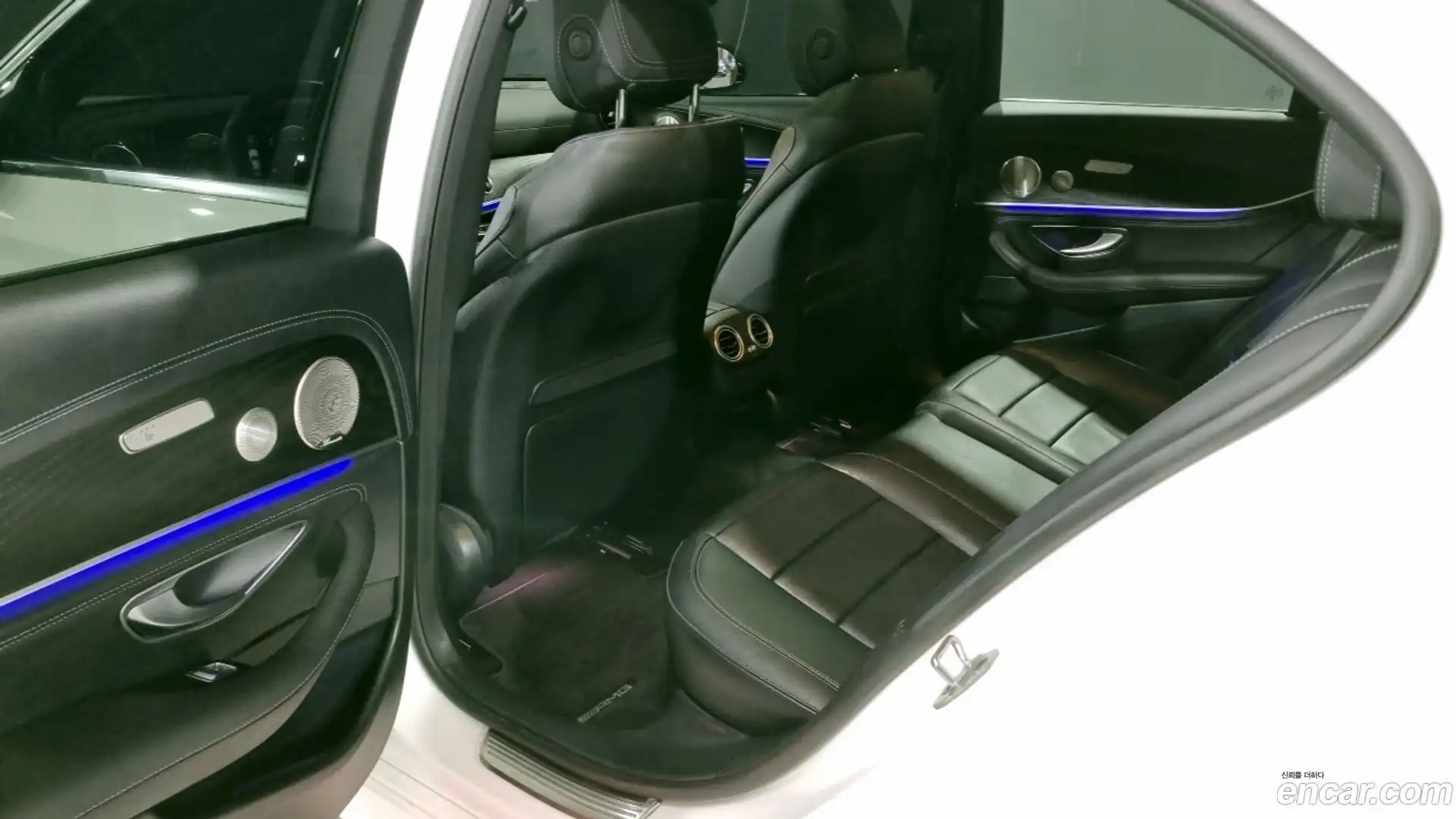 E-Class Mercedes-Benz 2022.8-INNER-007