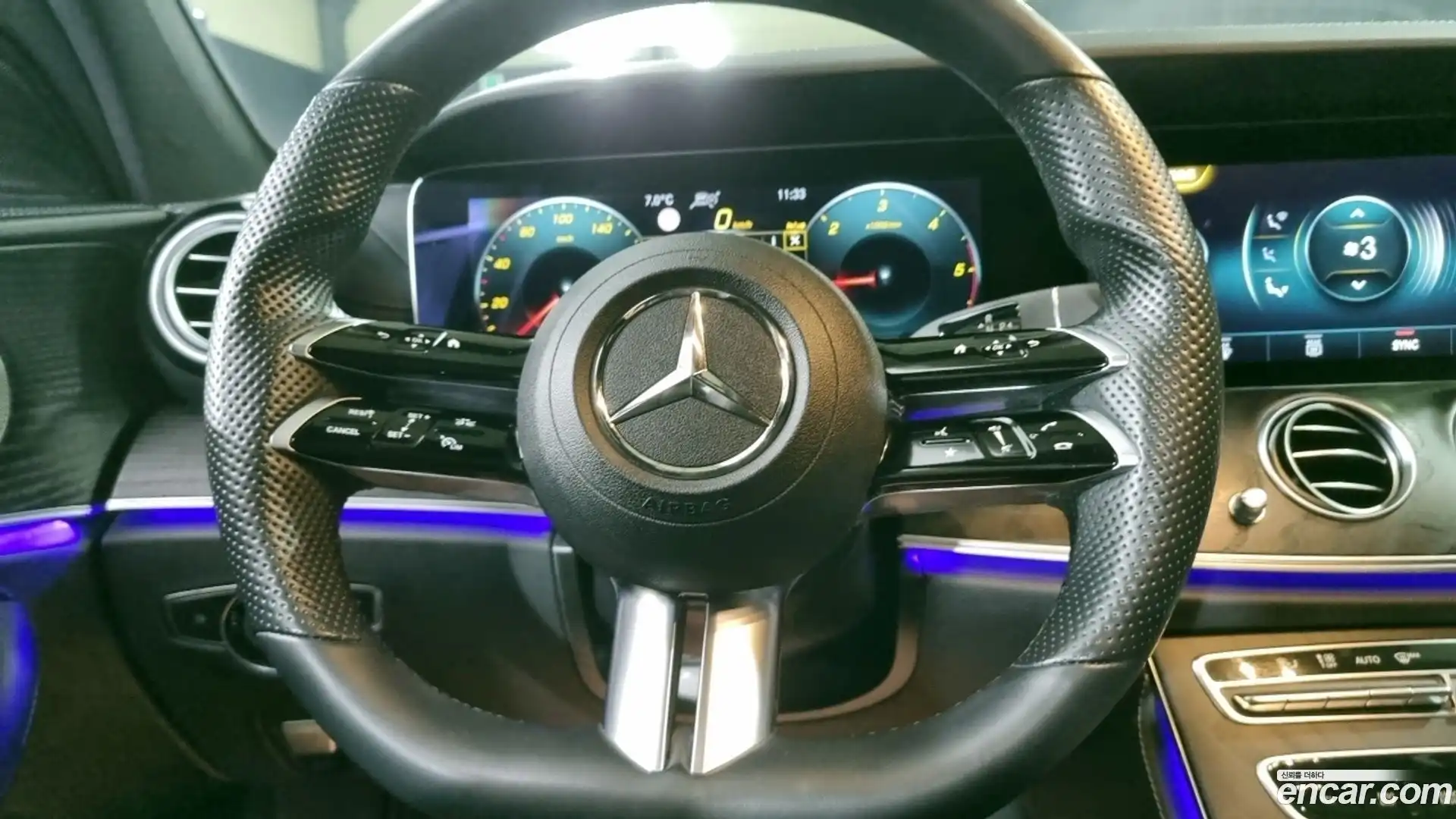 E-Class Mercedes-Benz 2022.8-INNER-009