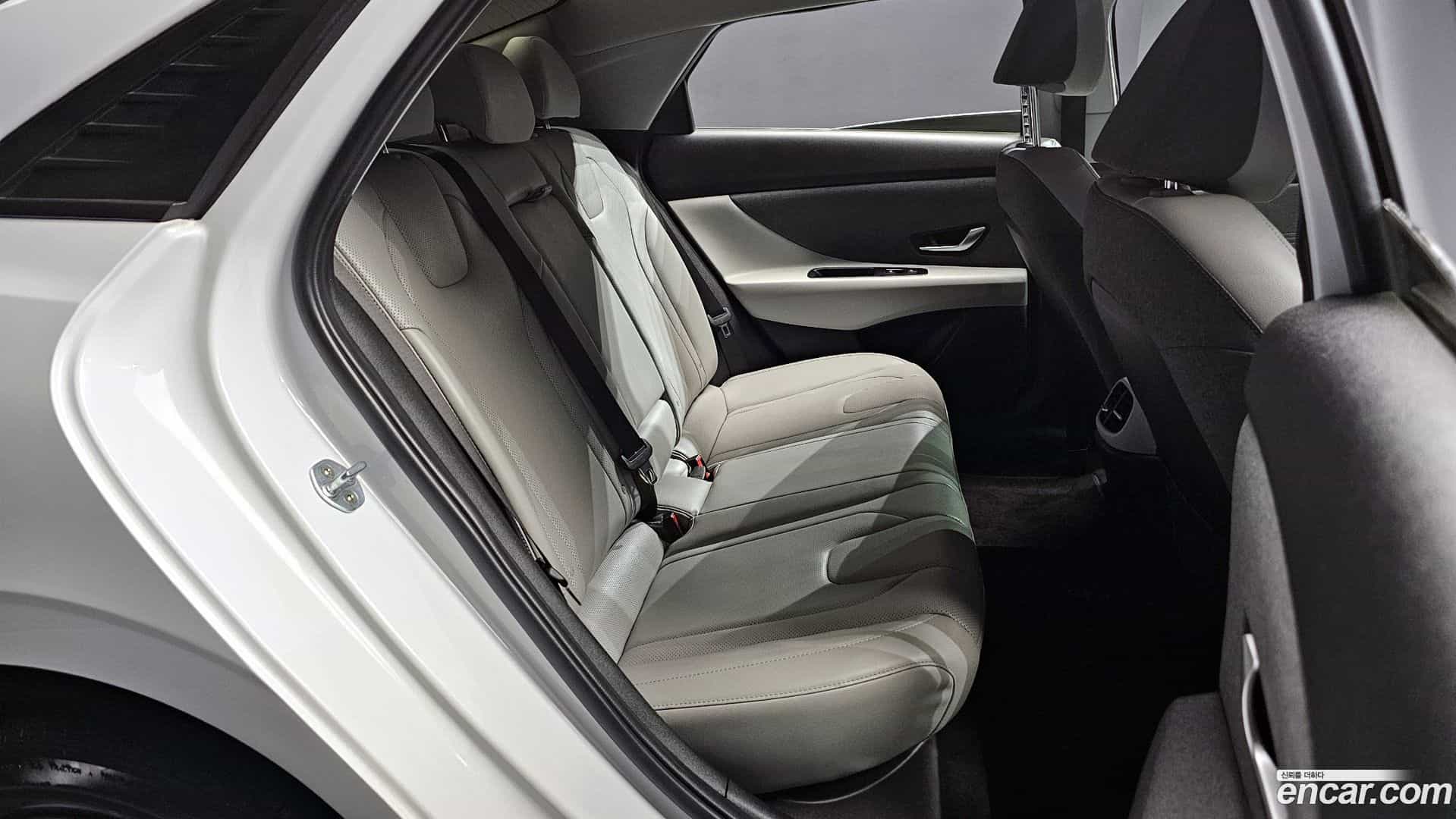 AVANTE Hyundai 2021.7-OPTION-016