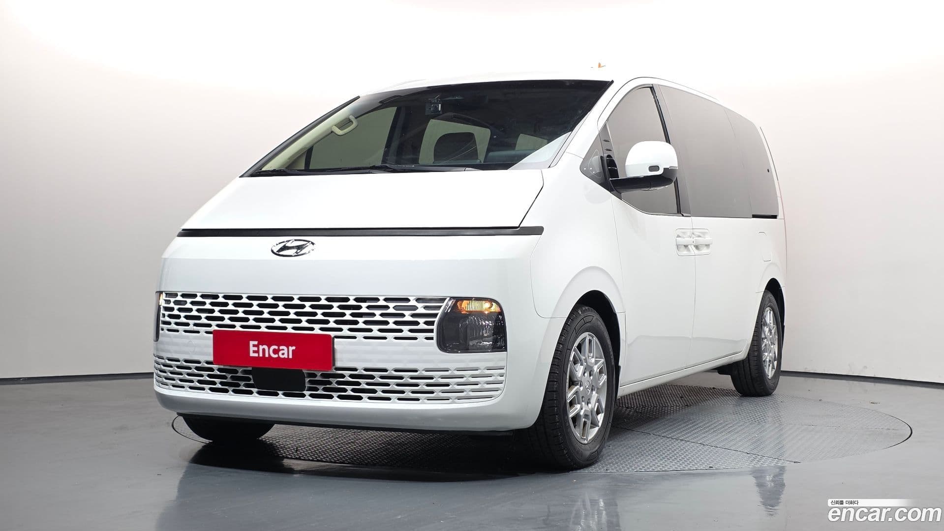 Main__Slider__Photo:Staria Hyundai 2021.6-0