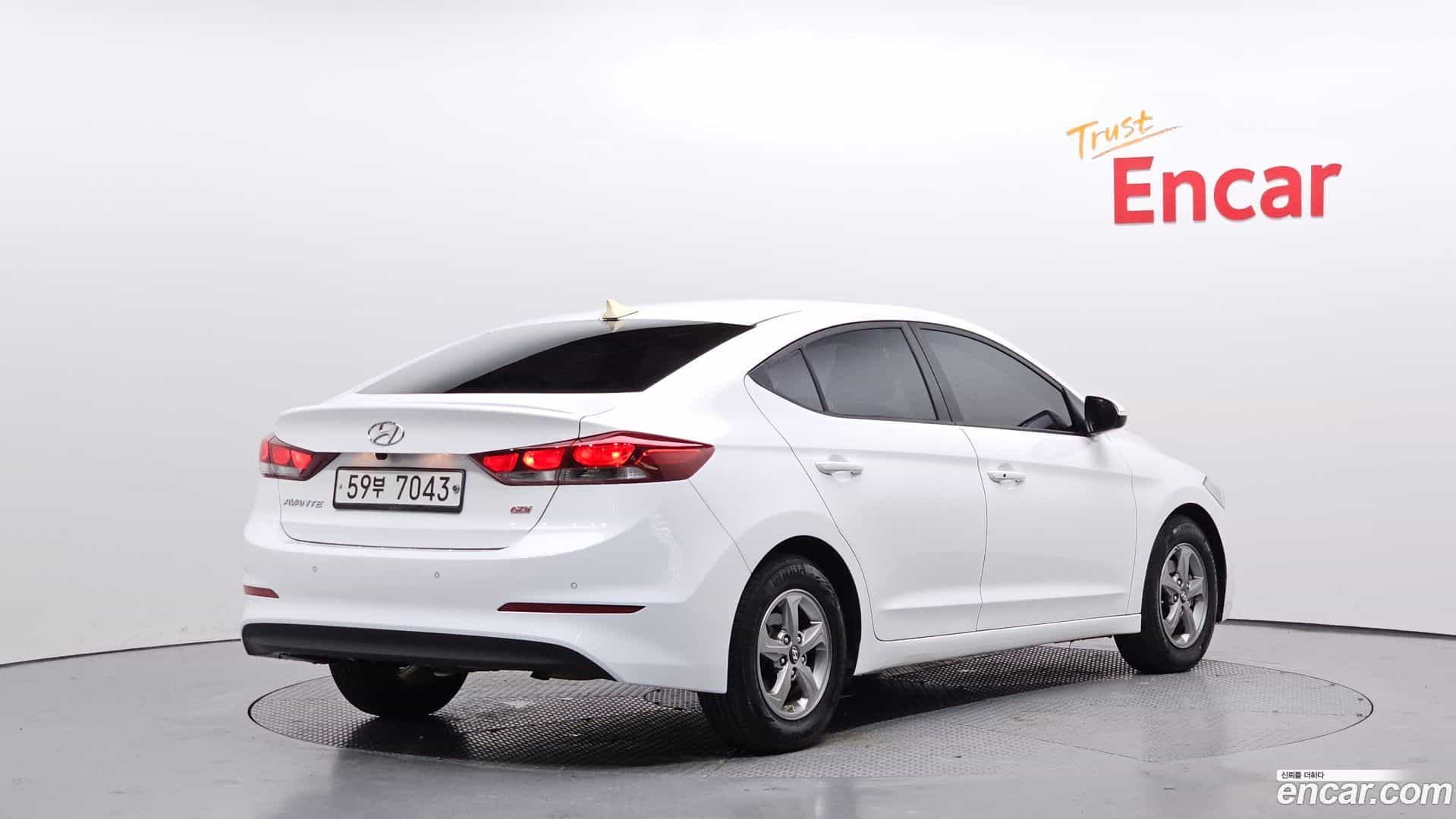 AVANTE Hyundai 2017.2-OUTER-002