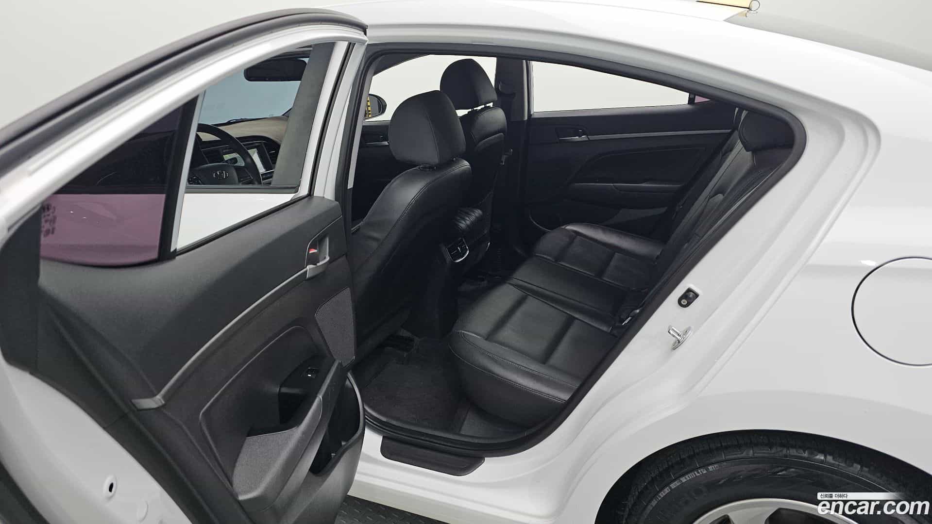 AVANTE Hyundai 2017.2-OPTION-016