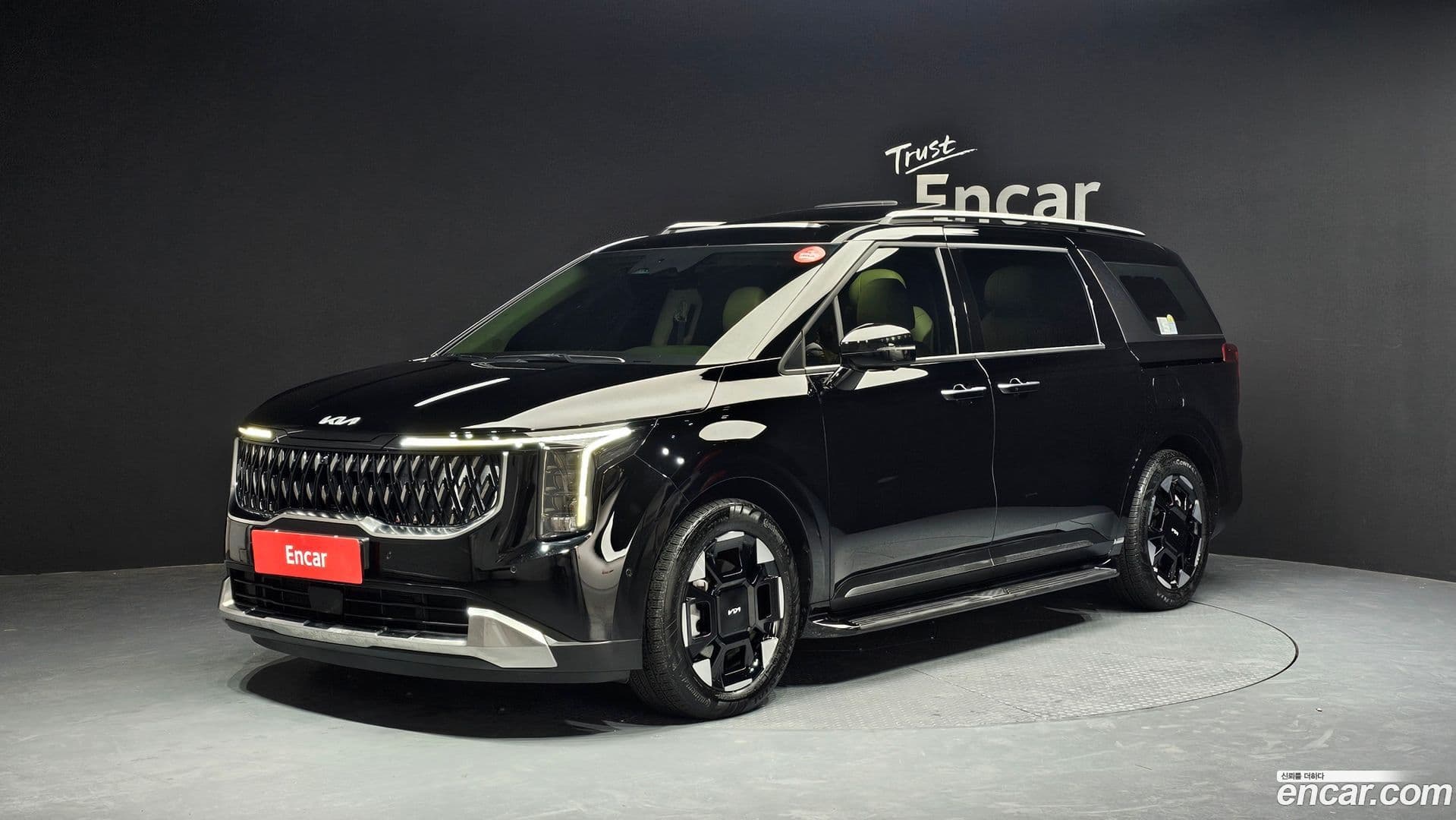 Main__Slider__Photo:Canival Kia 2024.9-0