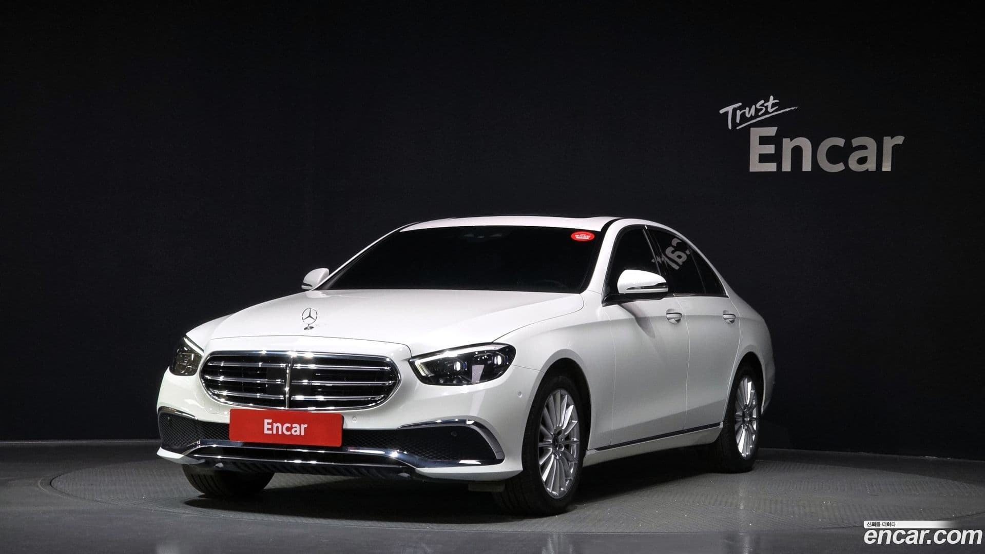 Main__Slider__Photo:E-Class Mercedes-Benz 2020.11-0