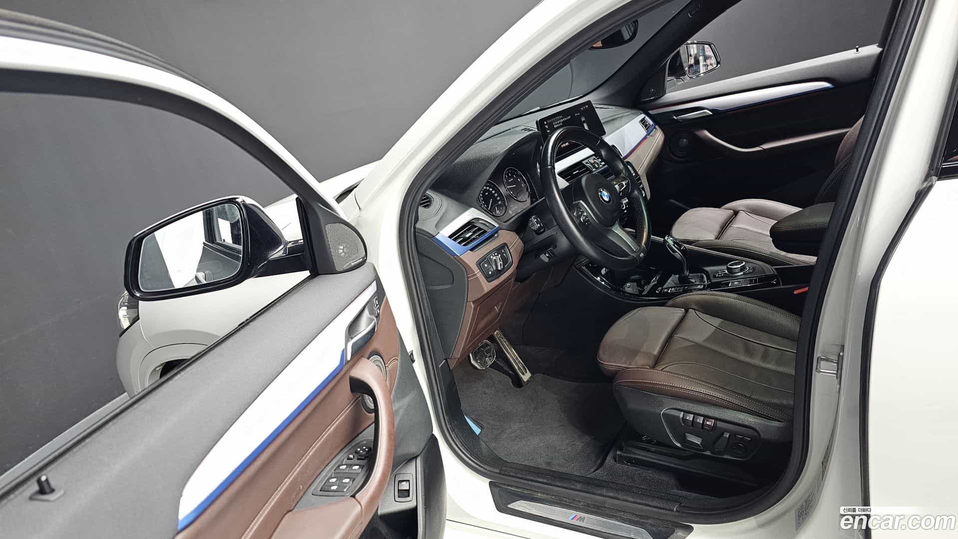 X2 (F39) BMW 2023.10-INNER-010