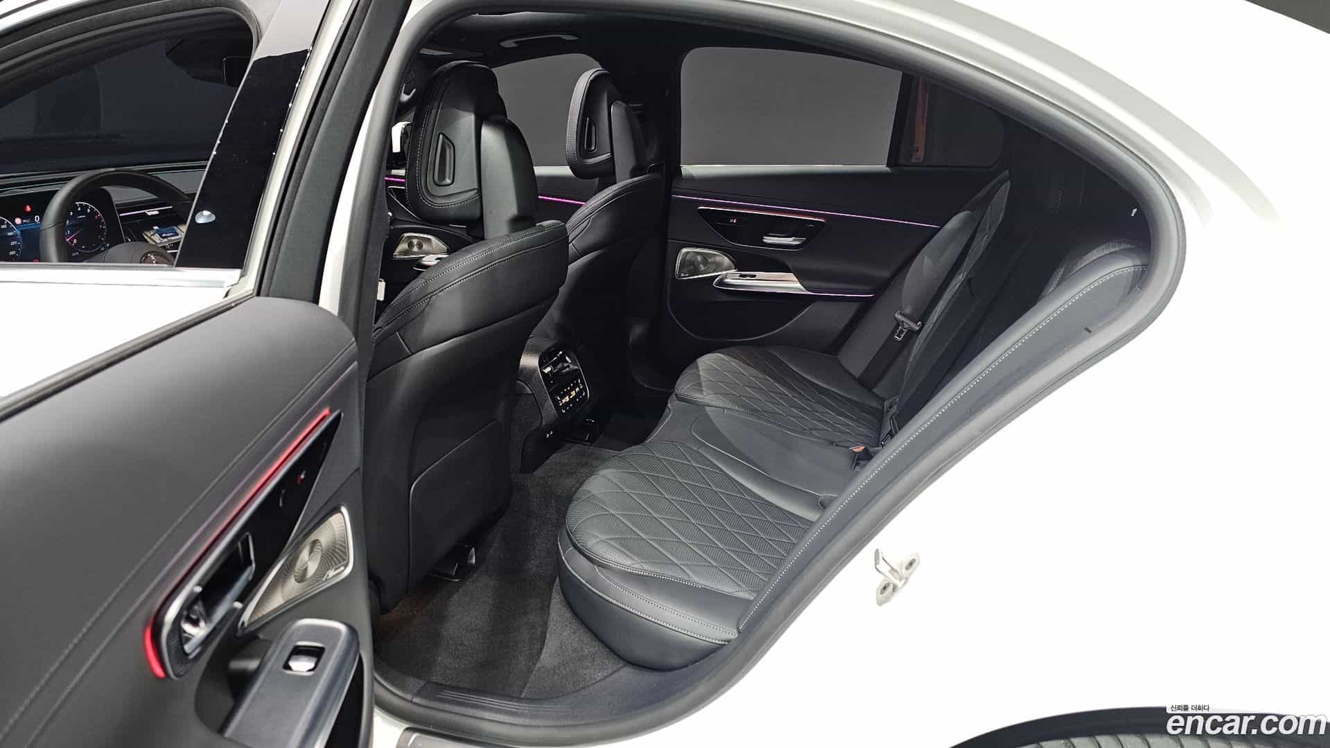 E-Class Mercedes-Benz 2024.8-OPTION-020