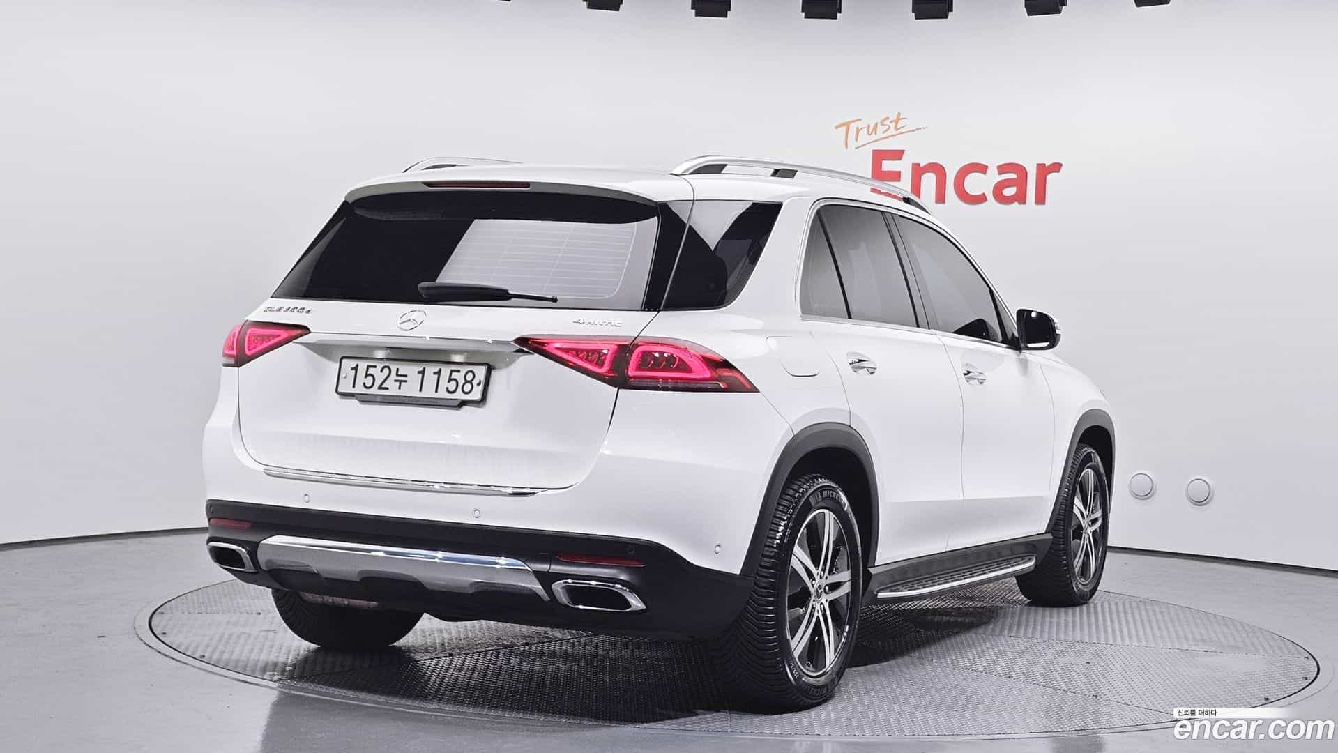 GLE-Class Mercedes-Benz 2019.8-OUTER-002