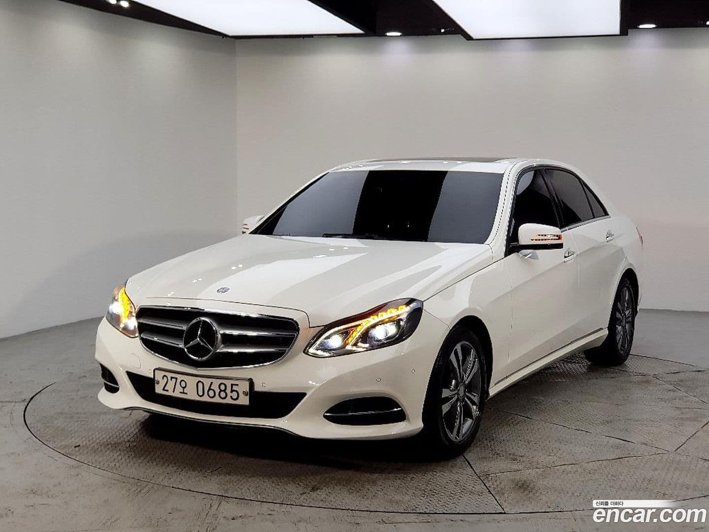 Main__Slider__Photo:E-Class Mercedes-Benz 2016.2-0