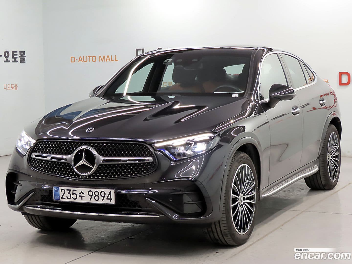 Main__Slider__Photo:GLC-Class Mercedes-Benz 2025.4-0