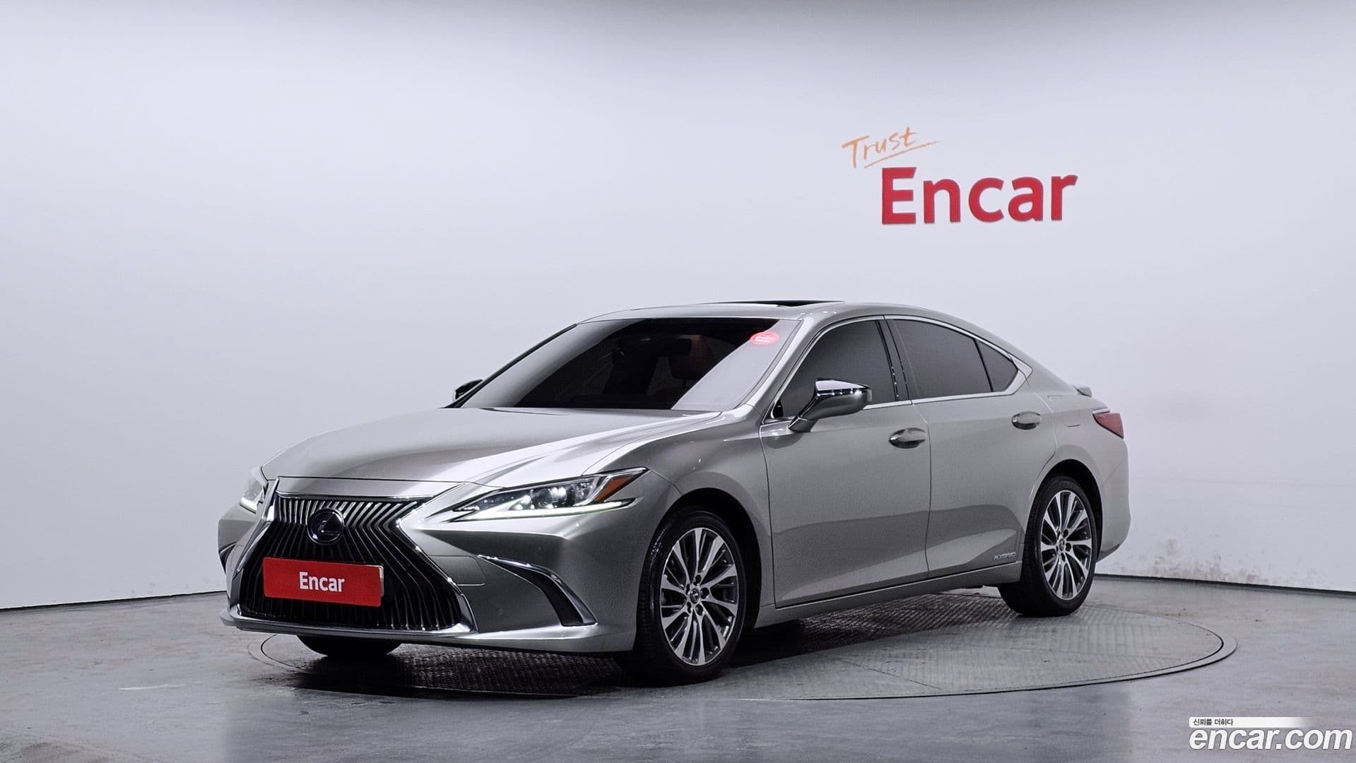 Main__Slider__Photo:ES Lexus 2018.10-0