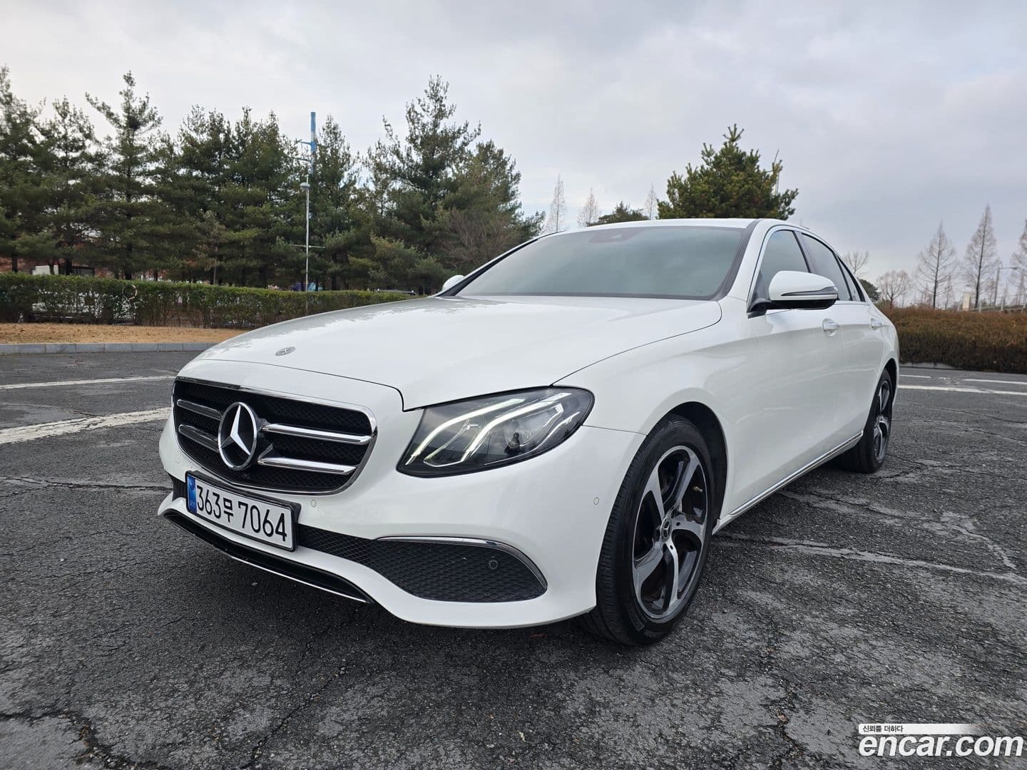Main__Slider__Photo:E-Class Mercedes-Benz 2020.0-0