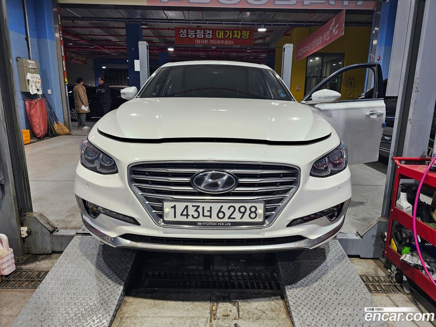 Main__Slider__Photo:Grandeur Hyundai 2019.9-0
