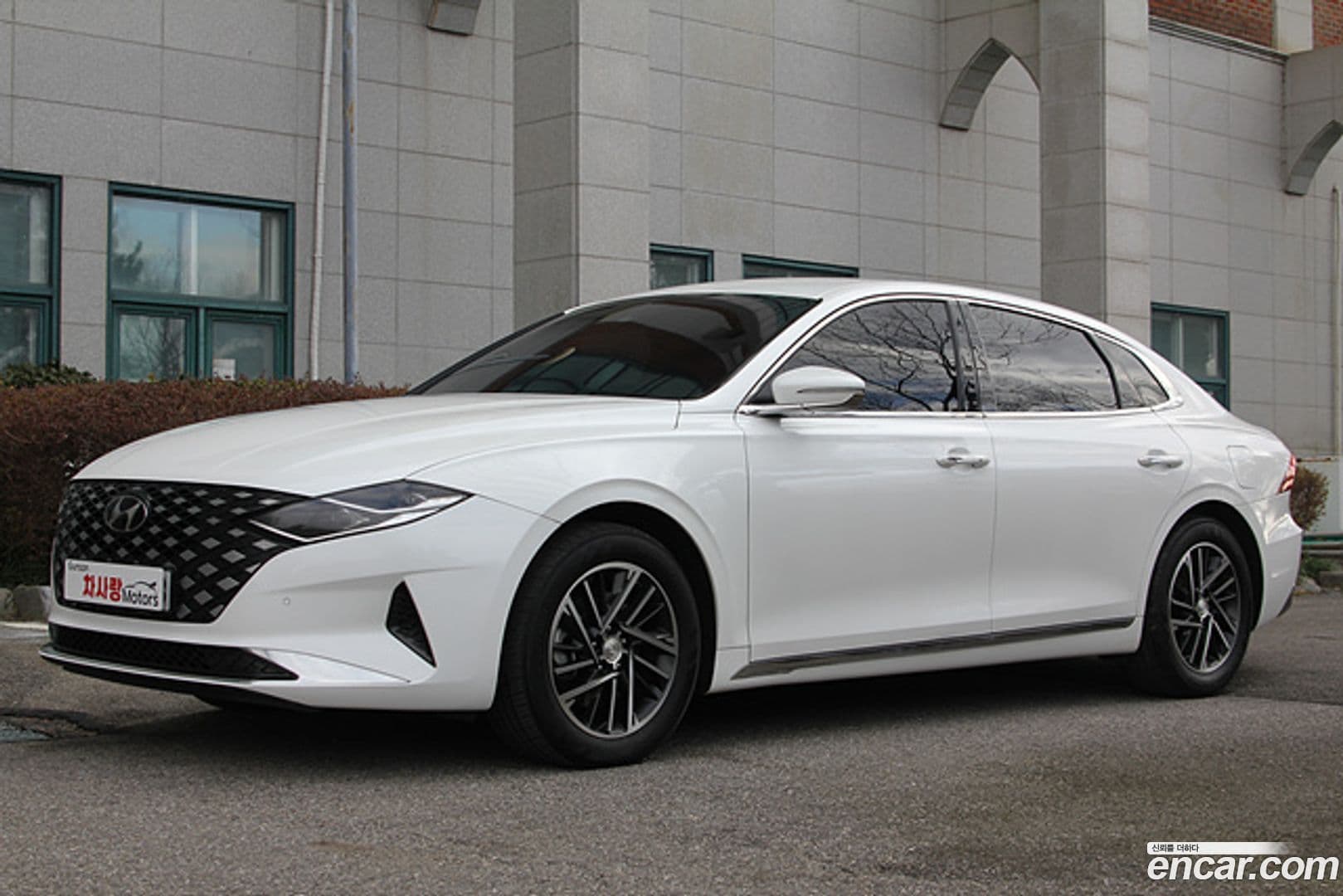 Main__Slider__Photo:Grandeur Hyundai 2020.4-0