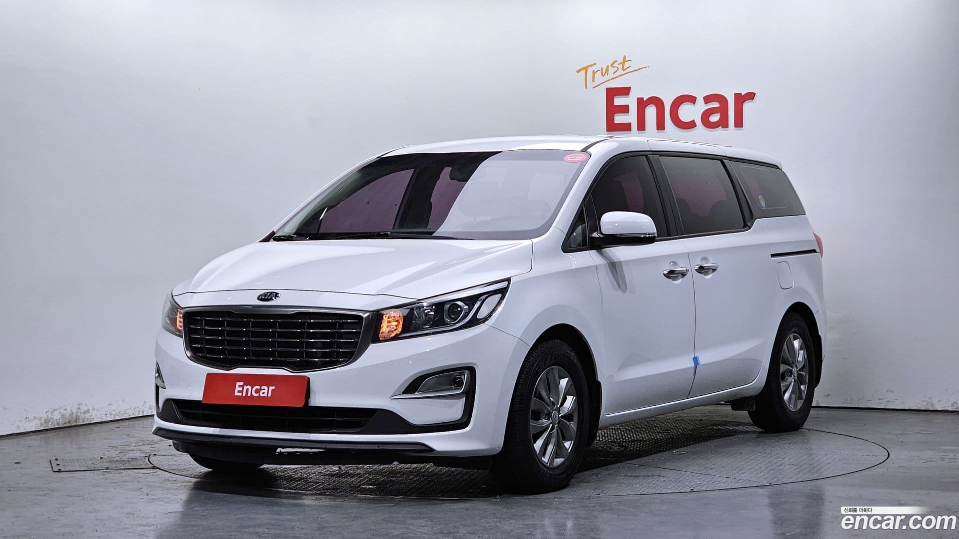Main__Slider__Photo:Canival Kia 2019.4-0
