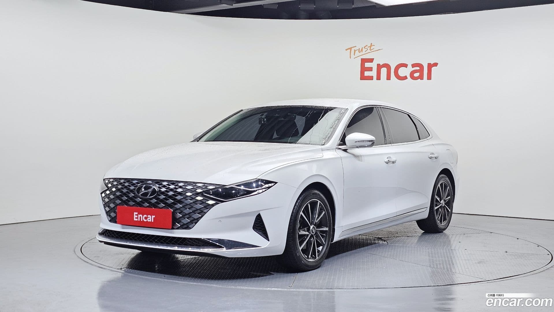Main__Slider__Photo:Grandeur Hyundai 2021.10-0